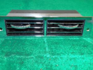1967 1968 Mercury Cougar GT 6.5 Litre ORIG STANDARD DASH CENTER A/C VENT