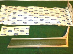 1974 1975 1976 Cougar Xr7 NOS RH FRONT FENDER REAR OUTSIDE LOWER MOULDING Green