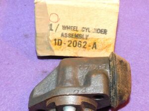 1956-1960 Ford F100 F250 F350 53-60 P350 P400 NOS LH FRONT BRAKE WHEEL CYLINDER