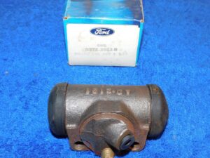 1973 1974 1975 Ford F100 Truck NOS RH FRONT DRUM BRAKE WHEEL CYLINDER 1 1/16"
