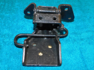 1967 1968 Mustang GT GTA Shelby GT350 GT500 Cougar Xr7 NOS RH LOWER DOOR HINGE