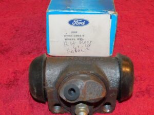 67-70 Galaxie 66-69 Fairlane 65-70 Thunderbird NOS RH REAR BRAKE WHEEL CYLINDER