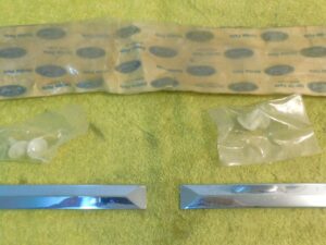 1974 Ford Mustang II Mach 1 Ghia NOS L+R REAR BUMPER GUARD PAD TRIM MOULDINGS
