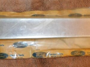 1973-1976 Ford Custom 500 LTD Brougham NOS RH FENDER FRONT LOWER TRIM MOULDING
