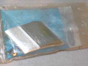 1975 1976 Ford LTD Landau 4Door Hardtop NOS LH QUARTER PANEL FRNT MOULDING Green