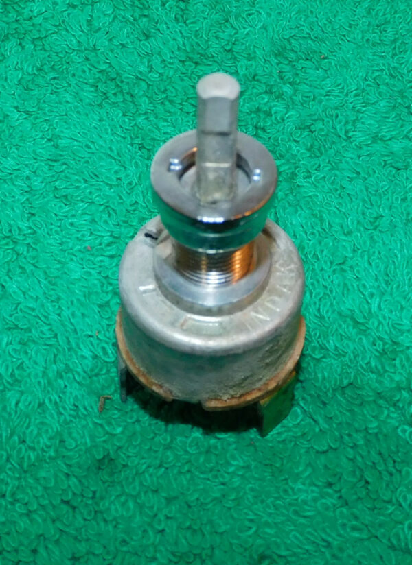 57-7128.jpg