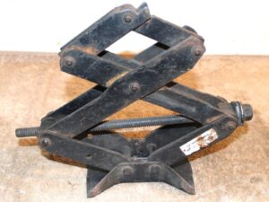 1970 1971 1972 1973 Mustang Fastback Mach 1 Boss Grande Cougar ORIG SCISSOR JACK