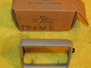 1977 1978 Ford Mustang II NOS FRONT GRILLE LH PARKING LAMP DOOR BEZEL - ARGENT