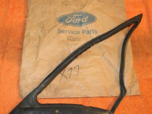 1969 1970 Custom Galaxie 500 LTD Monterey NOS LH DOOR VENT WINDOW WEATHERSTRIP