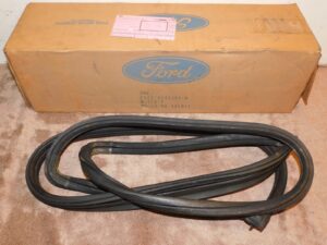 1965 1966 1967 1968 Ford Mustang Coupe GT GTA NOS BACK WINDOW GLASS WEATHERSTRIP