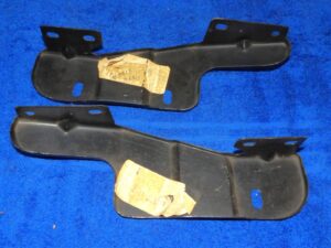 1974 Ford Mustang II Ghia Mach 1 NOS RADIATOR GRILLE LH + RH SUPPORT BRACKETS