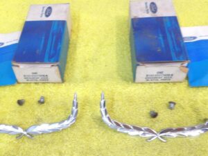 1971 1972 Ford LTD Brougham Hardtop Country Squire NOS ROOF SIDE LOWER ORNAMENTS